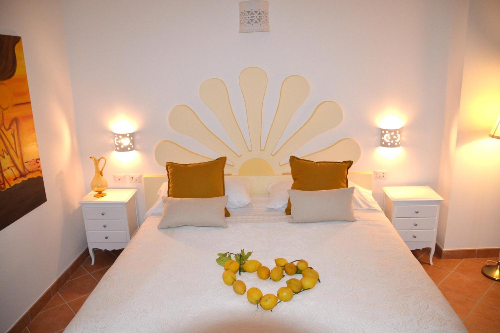 Villa Santa Chiara Positano Suites Екстер'єр фото