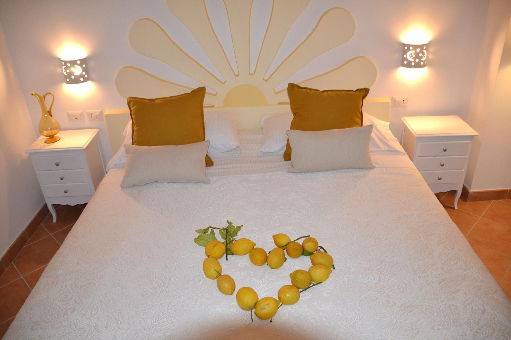 Villa Santa Chiara Positano Suites Екстер'єр фото